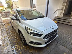 Weiß Gebraucht 2018 Ford S-MAX Titanium Van / Kleinbus | 10.700 €