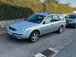 Silber Gebraucht 2002 Ford Mondeo Kombi | 2.800 €
