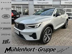 Grau Gebraucht 2024 Volvo XC40 Plus SUV | 37.490 € (Etwas zu teuer)