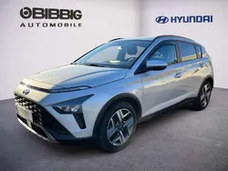 Silber / sleek silver Gebraucht 2021 Hyundai Bayon Intro Edition SUV | 15.999 € (Fairer Preis)