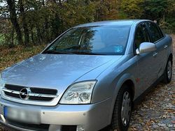Grau Gebraucht 2002 Opel Vectra Limousine | 2.100 €