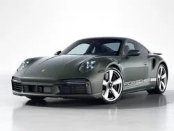 Aventuringrünmetallic Neu 2025 Porsche 911 Turbo | 305.133 € (Etwas zu teuer)
