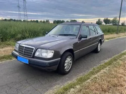 Grau Gebraucht 1993 Mercedes E220 Kombi | 5.250 €