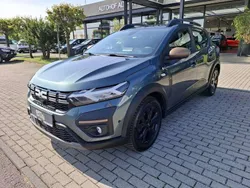 Zedergrün Gebraucht 2023 Dacia Sandero Extreme Kleinwagen | 17.480 € (Fairer Preis)