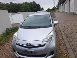 Silber Gebraucht 2011 Toyota Verso-S Van / Kleinbus | 3.700 € (Guter Preis)