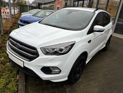 Weiß Gebraucht 2017 Ford Kuga ST-Line SUV | 12.990 € (Etwas zu teuer)
