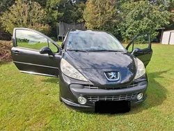 Schwarz Gebraucht 2009 Peugeot 207 Premium Limousine | 3.000 € (Etwas zu teuer)