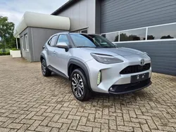 Shimmering silver metallic shimmering silver metallic Neu 2025 Toyota Yaris Cross SUV | 28.100 €