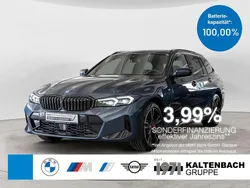 Blau Gebraucht 2024 BMW 330e M Sport Kombi | 55.390 €
