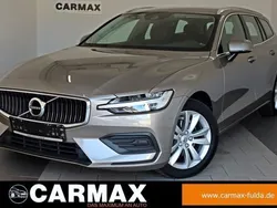 Grau Gebraucht 2020 Volvo V60 Momentum Kombi | 21.900 € (Guter Preis)