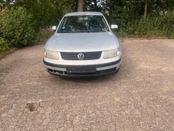 Grau Gebraucht 1999 VW Passat Limousine | 1.300 € (Fairer Preis)