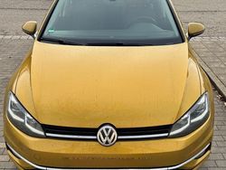 Gelb Gebraucht 2017 VW Golf Comfortline Limousine | 12.700 € (Fairer Preis)