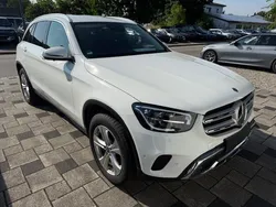 Weiß Gebraucht 2022 Mercedes GLC300e SUV | 35.480 € (Fairer Preis)