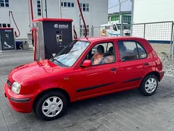Rot Gebraucht 1999 Nissan Micra Kleinwagen | 2.100 € (Fairer Preis)