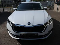 Weiß Gebraucht 2022 Skoda Octavia Style Limousine | 20.900 € (Guter Preis)