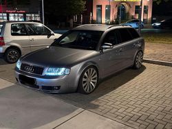 Silber Gebraucht 2004 Audi A4 Kombi | 2.500 €