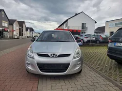 Silber Gebraucht 2009 Hyundai i20 Classic Limousine | 4.900 € (Fairer Preis)