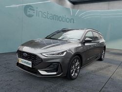 Grau Gebraucht 2023 Ford Focus ST-Line Kombi | 25.299 € (Etwas zu teuer)