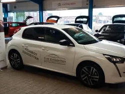 Weiß Gebraucht 2023 Peugeot 208 Allure Kleinwagen | 17.800 € (Fairer Preis)
