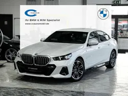 Mineralweiss Gebraucht 2024 BMW 520 M Sport Limousine | 53.668 € (Superpreis)