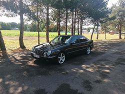 Grau Gebraucht 1999 Mercedes E220 Avantgarde Limousine | 9.800 €