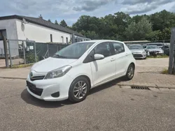 Weiß Gebraucht 2014 Toyota Yaris Edition Kleinwagen | 4.999 € (Fairer Preis)