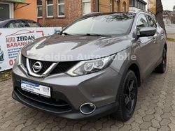 Grau Gebraucht 2016 Nissan Qashqai N-Connecta SUV | 8.999 € (Guter Preis)