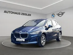 Phytonicblau Gebraucht 2024 BMW 216 Active Tourer Van / Kleinbus | 27.480 € (Fairer Preis)