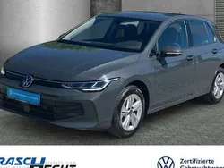 Grau Gebraucht 2024 VW Golf VIII Life Limousine | 23.990 € (Fairer Preis)