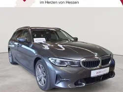 Grau Gebraucht 2021 BMW 330e Sport Line Kombi | 23.889 € (Guter Preis)