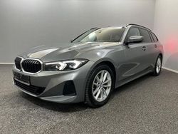 Grau Gebraucht 2023 BMW 320 Shadowline Kombi | 32.799 € (Guter Preis)