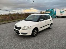 Weiß Gebraucht 2010 Skoda Fabia Style Limousine | 1.399 € (Guter Preis)