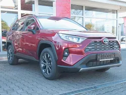 Rot Neu 2025 Toyota RAV4 Hybrid Team SUV | 45.769 € (Etwas zu teuer)