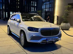 Weiß Gebraucht 2022 Mercedes GLS600 Maybach SUV | 213.010 €