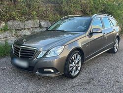 Braun Gebraucht 2010 Mercedes E250 Avantgarde Kombi | 12.900 € (Teuer)