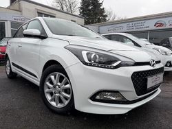 Weiß Gebraucht 2016 Hyundai i20 Passion Limousine | 9.990 € (Teuer)