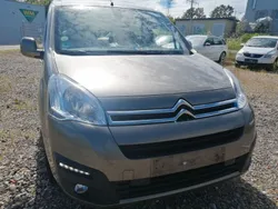Braun Gebraucht 2015 Citroën Berlingo Feel Van / Kleinbus | 7.200 € (Guter Preis)