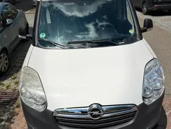 Weiß Gebraucht 2015 Opel Combo Van / Kleinbus | 3.999 € (Fairer Preis)