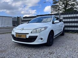 Weiß Gebraucht 2011 Renault Mégane III Dynamique Limousine | 3.900 € (Fairer Preis)