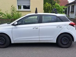 Weiß Gebraucht 2017 Hyundai i20 Classic Kleinwagen | 6.499 € (Guter Preis)