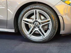 Mountaingrau Gebraucht 2022 Mercedes B220 AMG line Van / Kleinbus | 33.900 € (Fairer Preis)