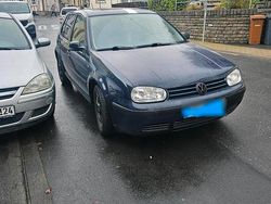 Blau Gebraucht 1999 VW Golf IV Kleinwagen | 1.700 € (Fairer Preis)