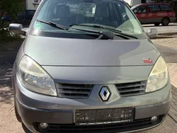 Grau Gebraucht 2005 Renault Mégane II Limousine | 700 €