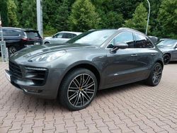 Grau (metallic) Gebraucht 2015 Porsche Macan SUV | 33.990 € (Fairer Preis)