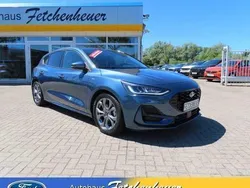 Chromablau Gebraucht 2024 Ford Focus ST-Line X Limousine | 21.950 € (Guter Preis)