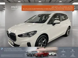 Weiß Gebraucht 2024 BMW 216 Active Tourer Luxury Line Van / Kleinbus | 27.480 € (Etwas zu teuer)
