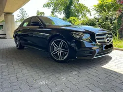Schwarz Gebraucht 2017 Mercedes E220 AMG line Limousine | 26.500 € (Fairer Preis)