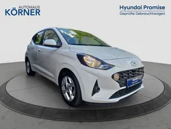 Weiss Gebraucht 2022 Hyundai i10 Trend Kleinwagen | 13.900 €