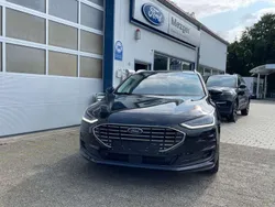 Obsidianschwarz metallic Neu 2024 Ford Focus Titanium Kombi | 25.900 € (Fairer Preis)