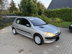 Silber Gebraucht 2003 Peugeot 206 Limousine | 1.690 € (Fairer Preis)